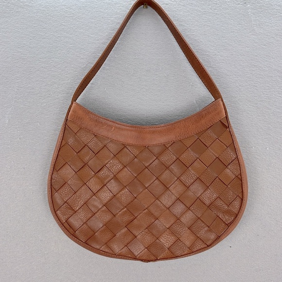 BRAVE - women’s Ava Vachetta Tan luxe leather shoulder bag hand woven - Picture 6 of 10